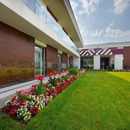 Outlet Hotel Polgár Exterior foto